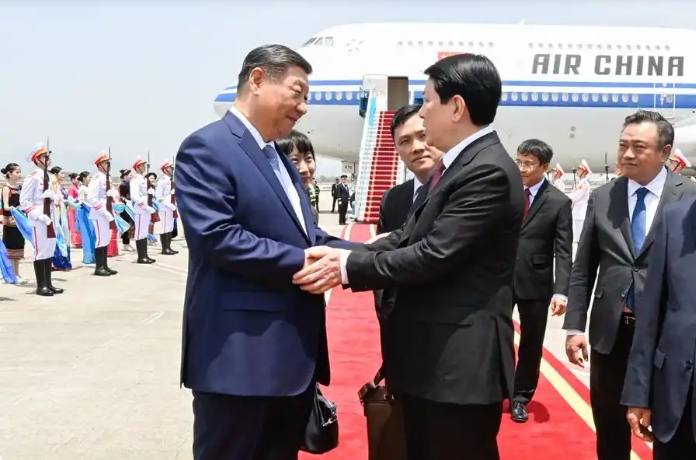習近平抵達河內(nèi)對越南進行國事訪問